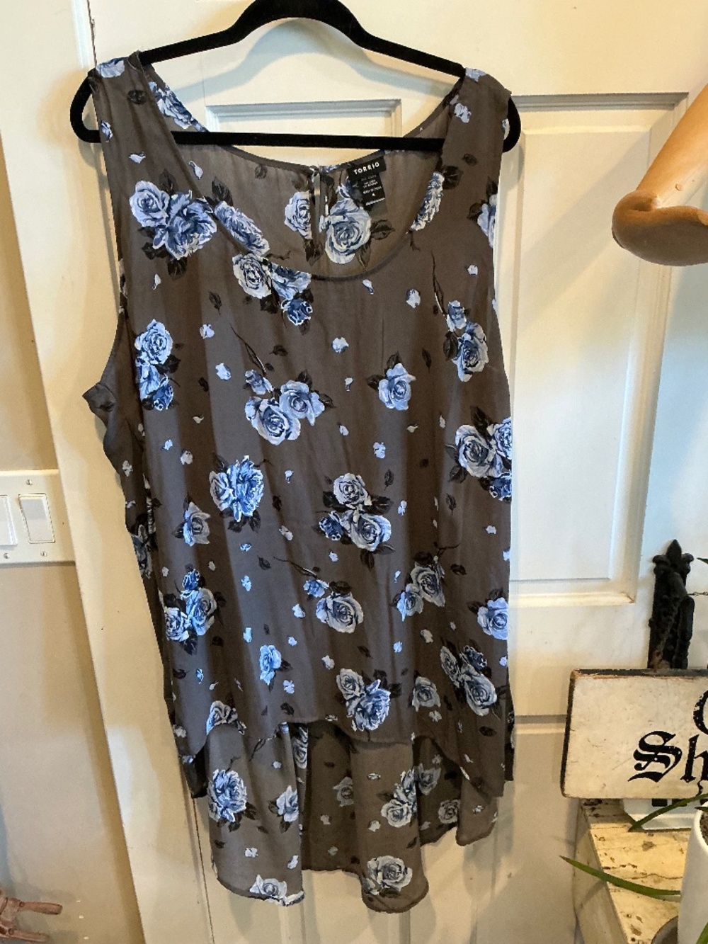 Torrid sleeveless top in pretty florals!  Plus size 4x